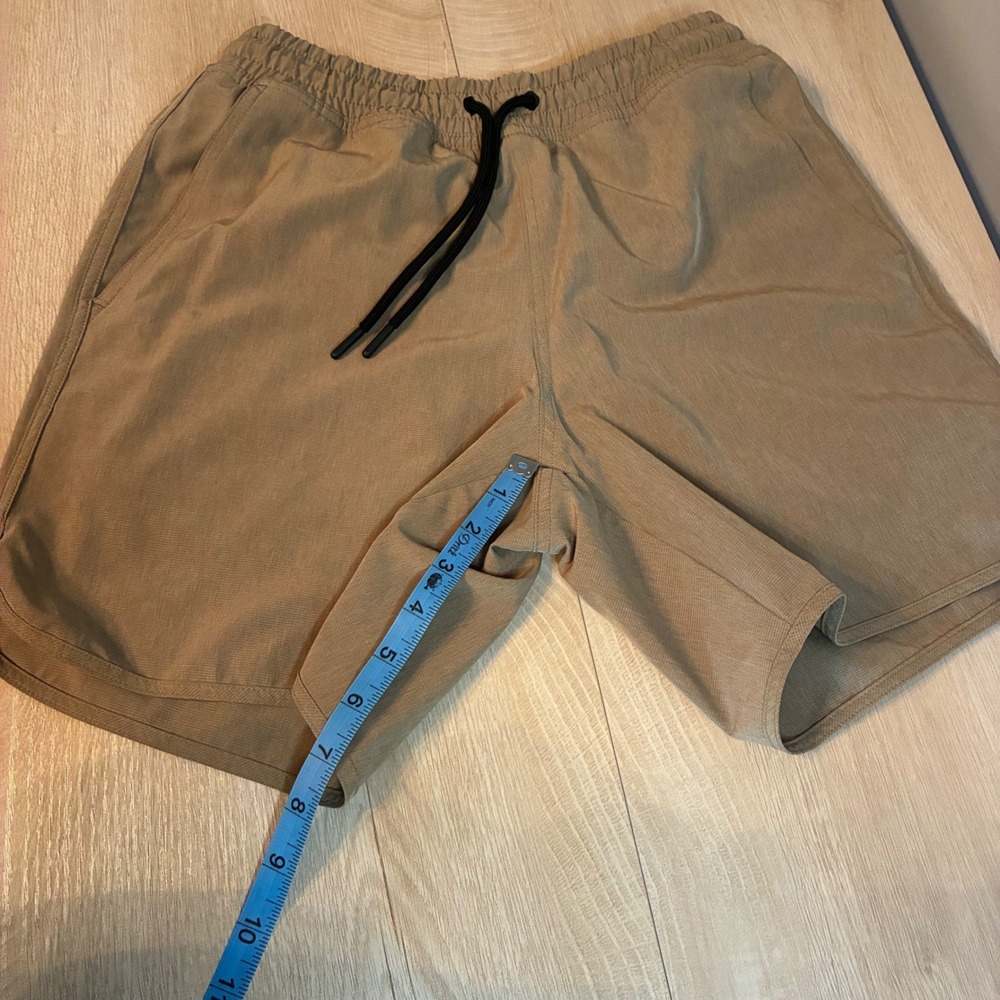Old Navy Active‎ StretchTech Shorts Mens Small Khaki Tan 7" Inseam Go-Dry Shade - Picture 3 of 6